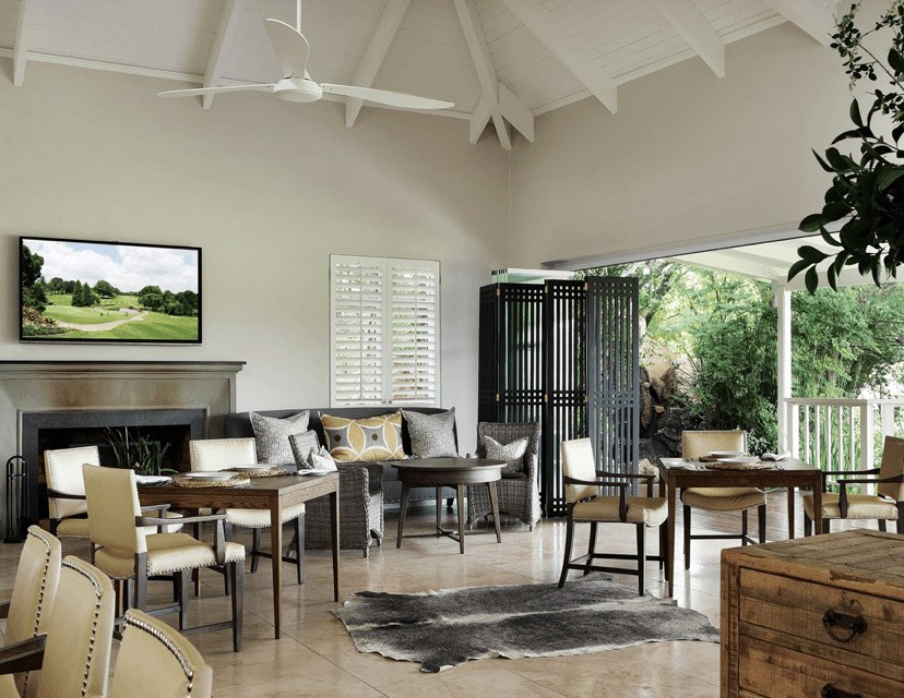 The River Club TV lounge area